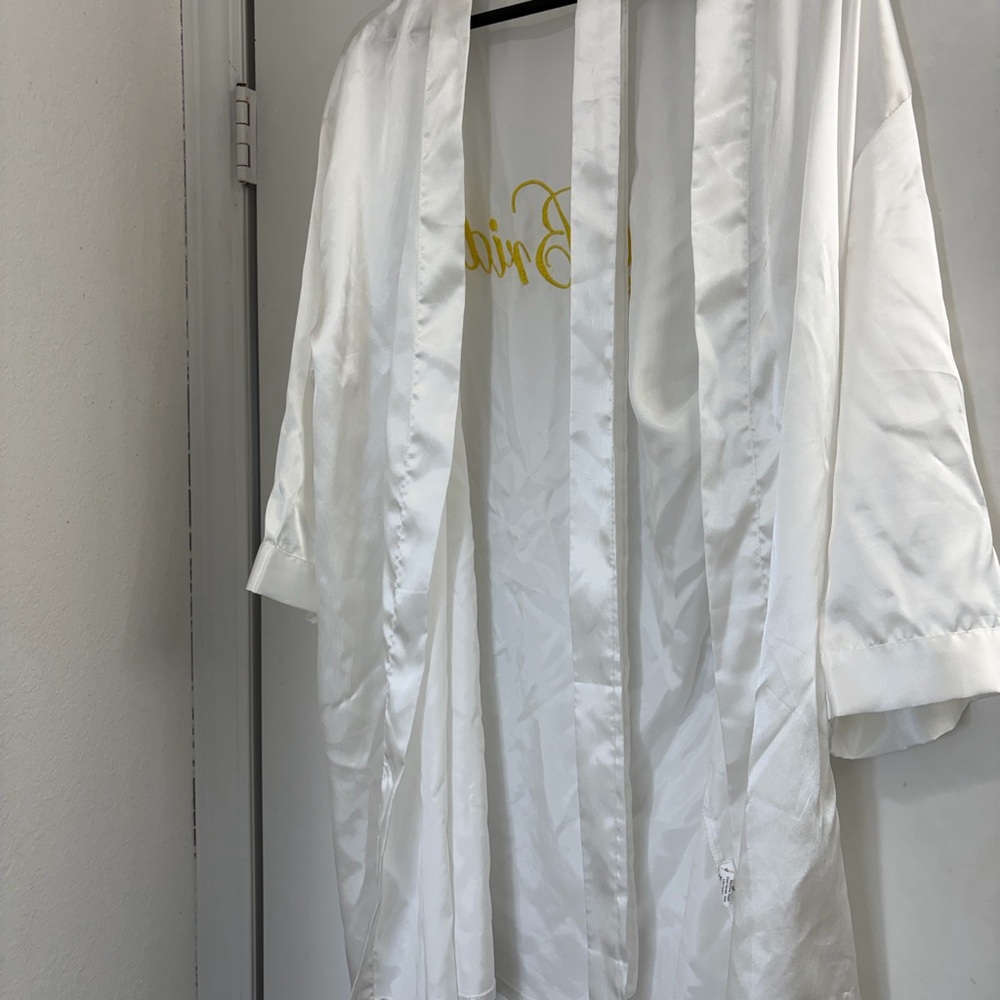 Bridal kit: White Bride Robe + Short Veil - Picture 4 of 14